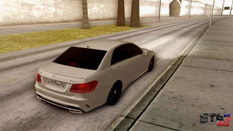 Mercedes-Benz E63 v.2 для GTA San Andreas вид сзади