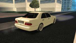 Mercedes-Benz E420 Armenian ля GTA San Andreas - вид сзади