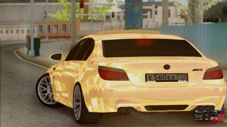 BMW M5 GOLD для GTA San Andreas - вид сзади