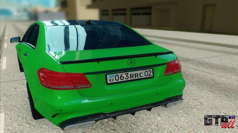 Mercedes-Benz E63 AMG для GTA San Andreas - вид сзади